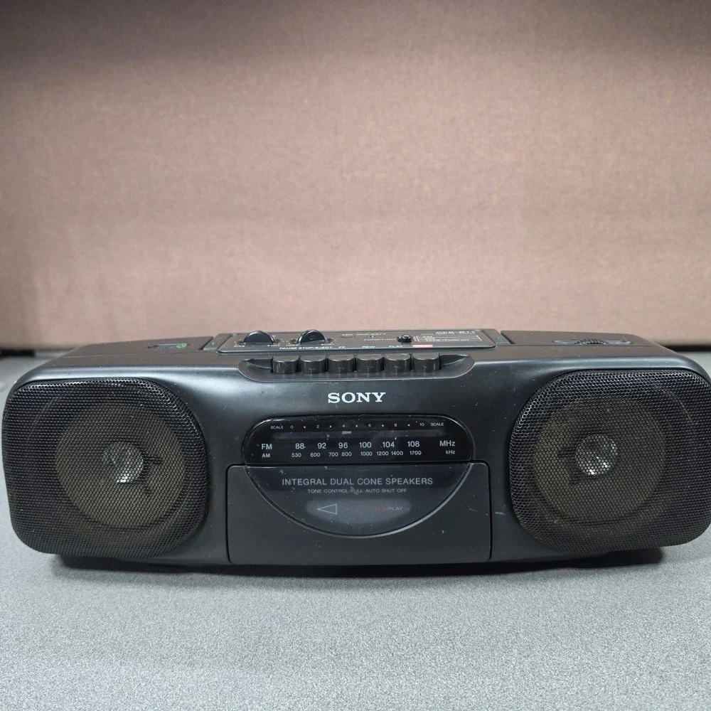 Sony Boombox CFS-B11 Radio FM AM Portable Player-Tape Deck does not work